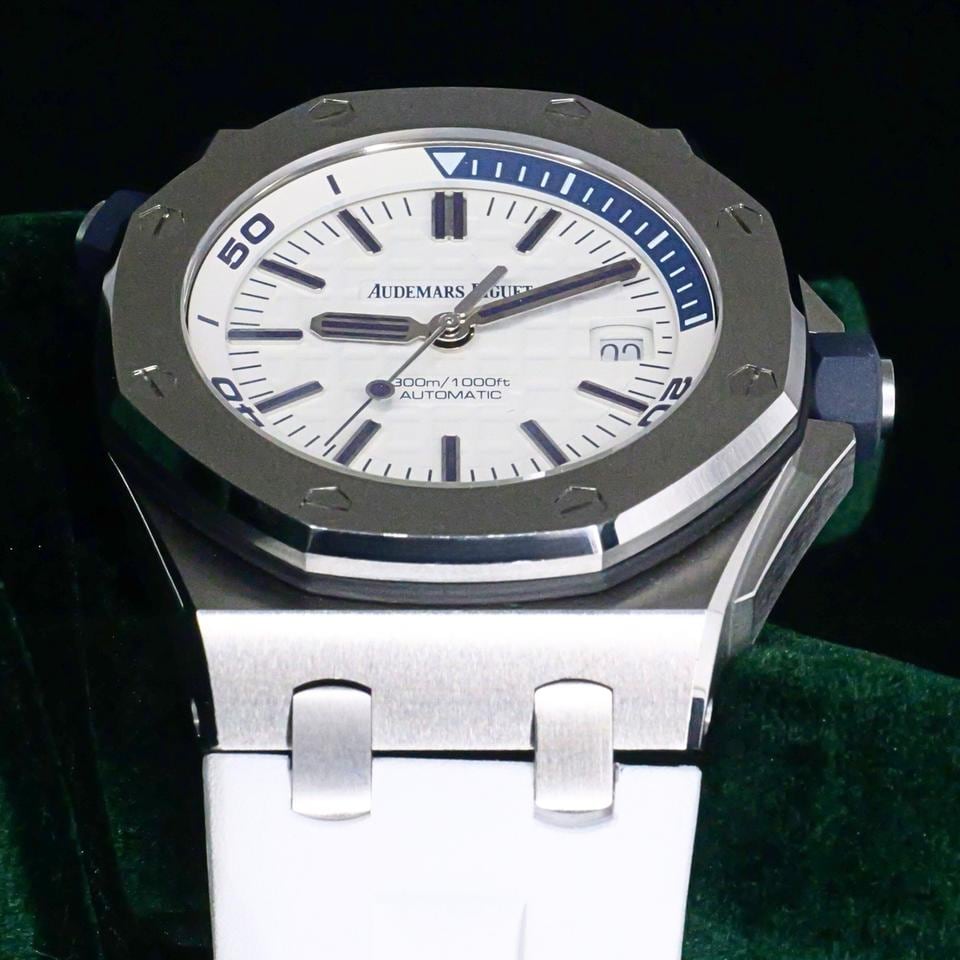 Audemars Piguet Royal Oak Offshore Diver Admiral White Dial White Rubber Strap Mint Complete Set, 15710ST.OO.A010CA.01 — 2 of 16
