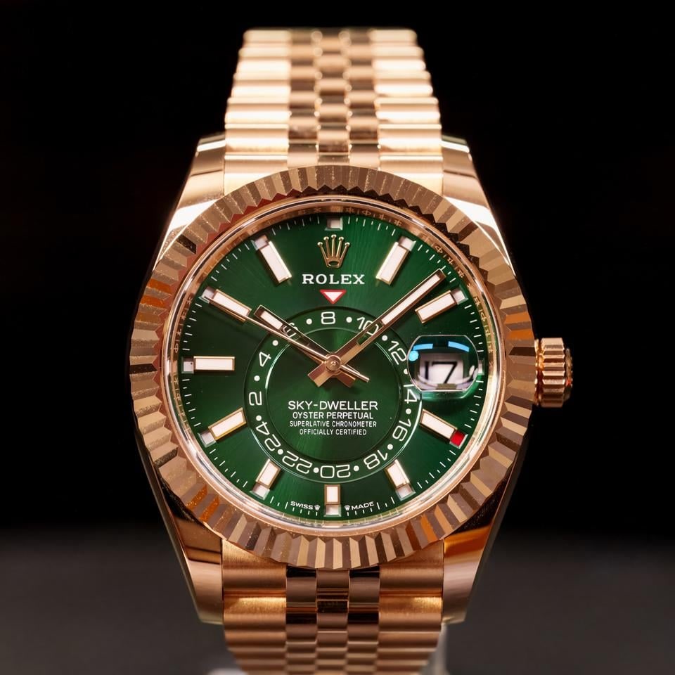 Rolex Sky Dweller žluté zlato zelený ciferník Jubilee kompletní sada USA připraveno k odeslání, 942F8 — 1 z 10