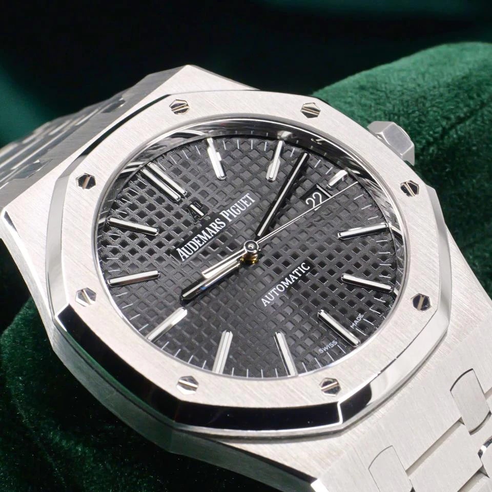 Audemars Piguet Royal Oak Selfwinding 41mm schwarzes Zifferblatt Edelstahl 15400ST.OO.1220ST.01 — 1 von 16