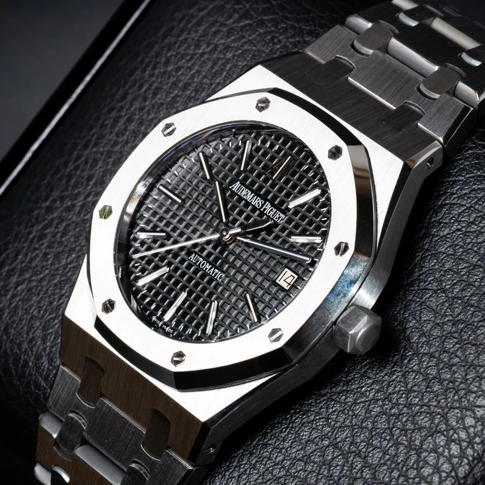 Audemars Piguet Royal Oak 39mm schwarzes Zifferblatt Edelstahl 15300ST.OO.1220ST.03 — 1 von 10