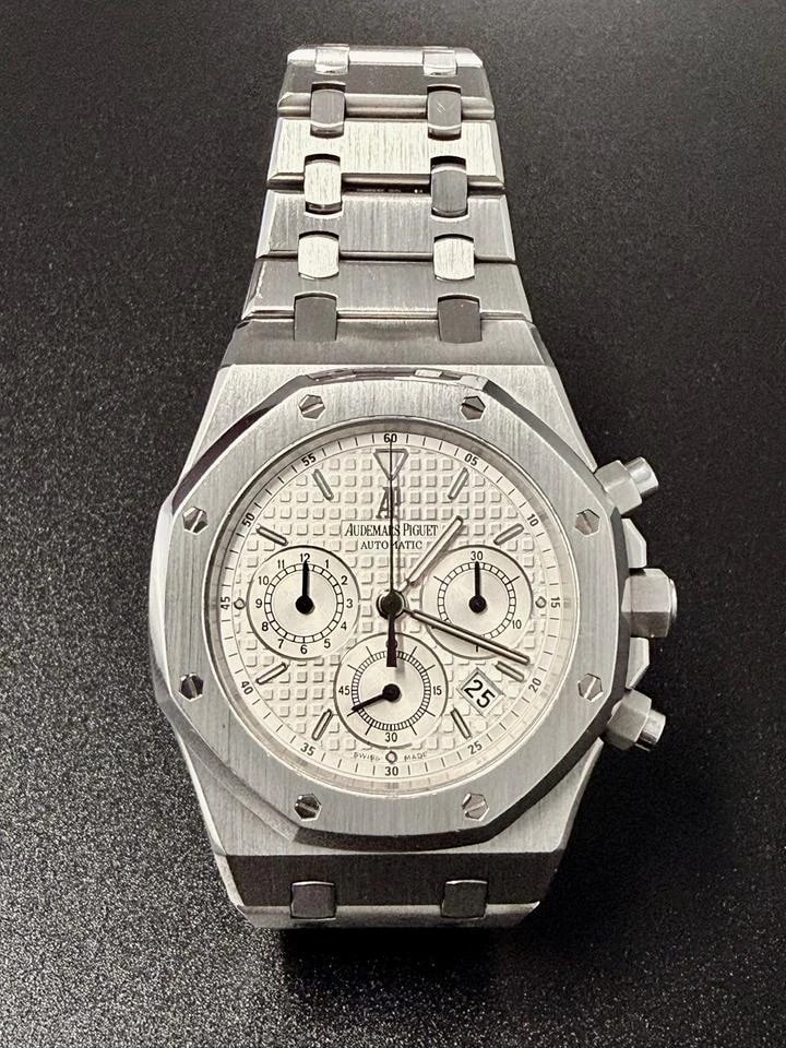 Audemars Piguet Royal Oak Chronograph 39mm blaues Zifferblatt 26300ST.OO.1110ST.05 — 1 von 14