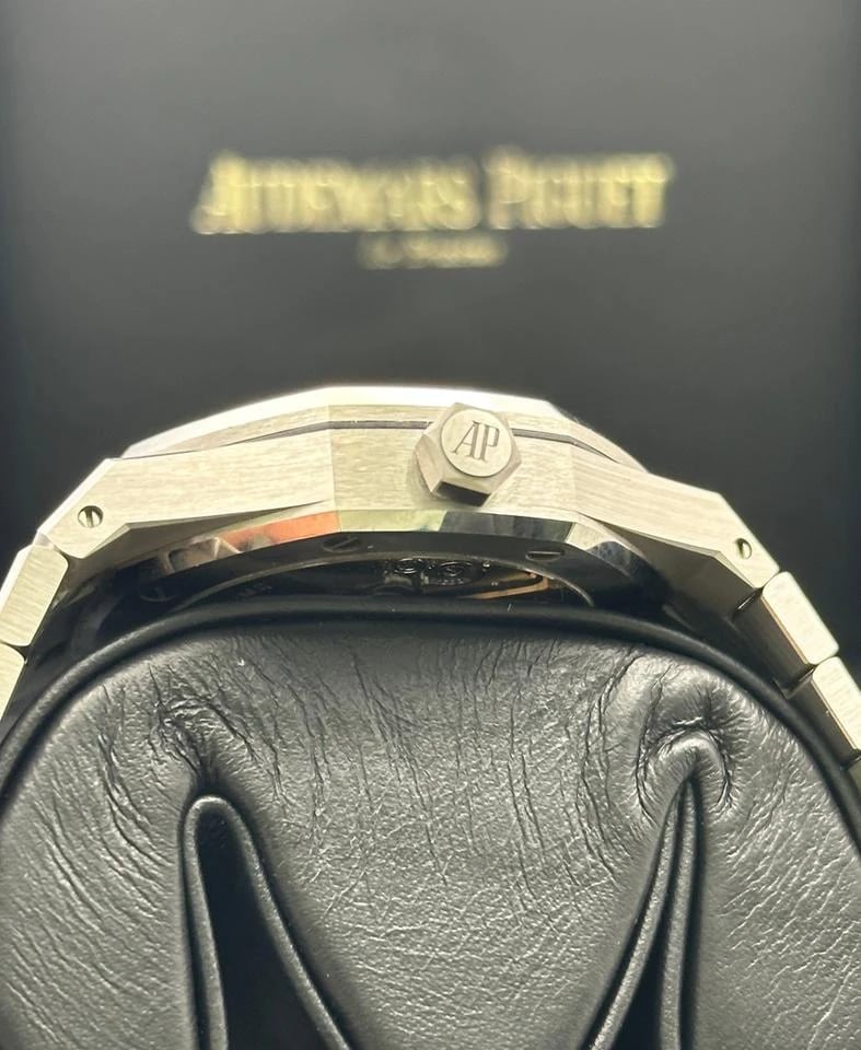 Audemars Piguet Royal Oak Selfwinding 41mm burgunderfarbenes Zifferblatt Edelstahl — 2 von 7
