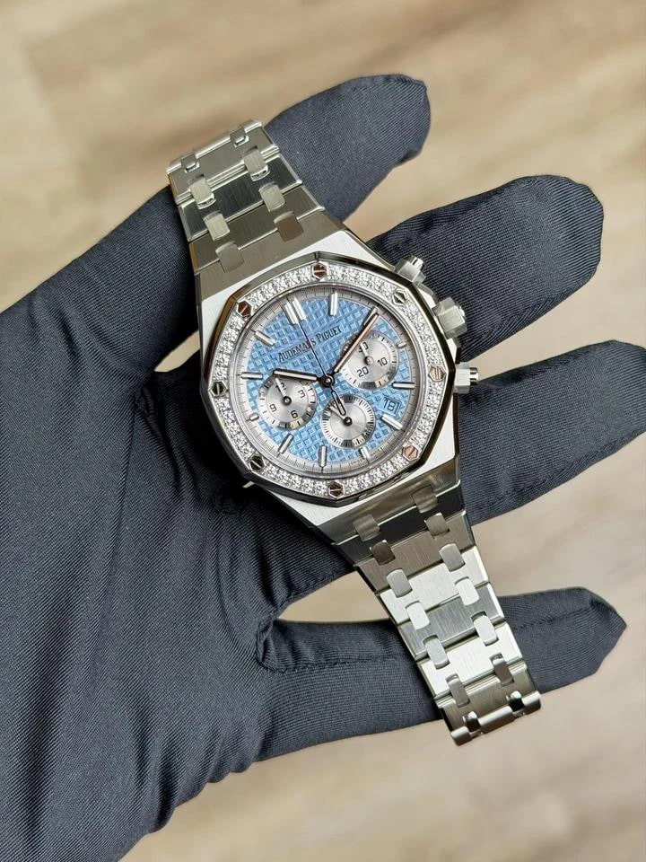 Audemars Piguet Royal Oak Chronograph 38mm hellblaues Zifferblatt Diamantlünette Edelstahl — 1 von 6