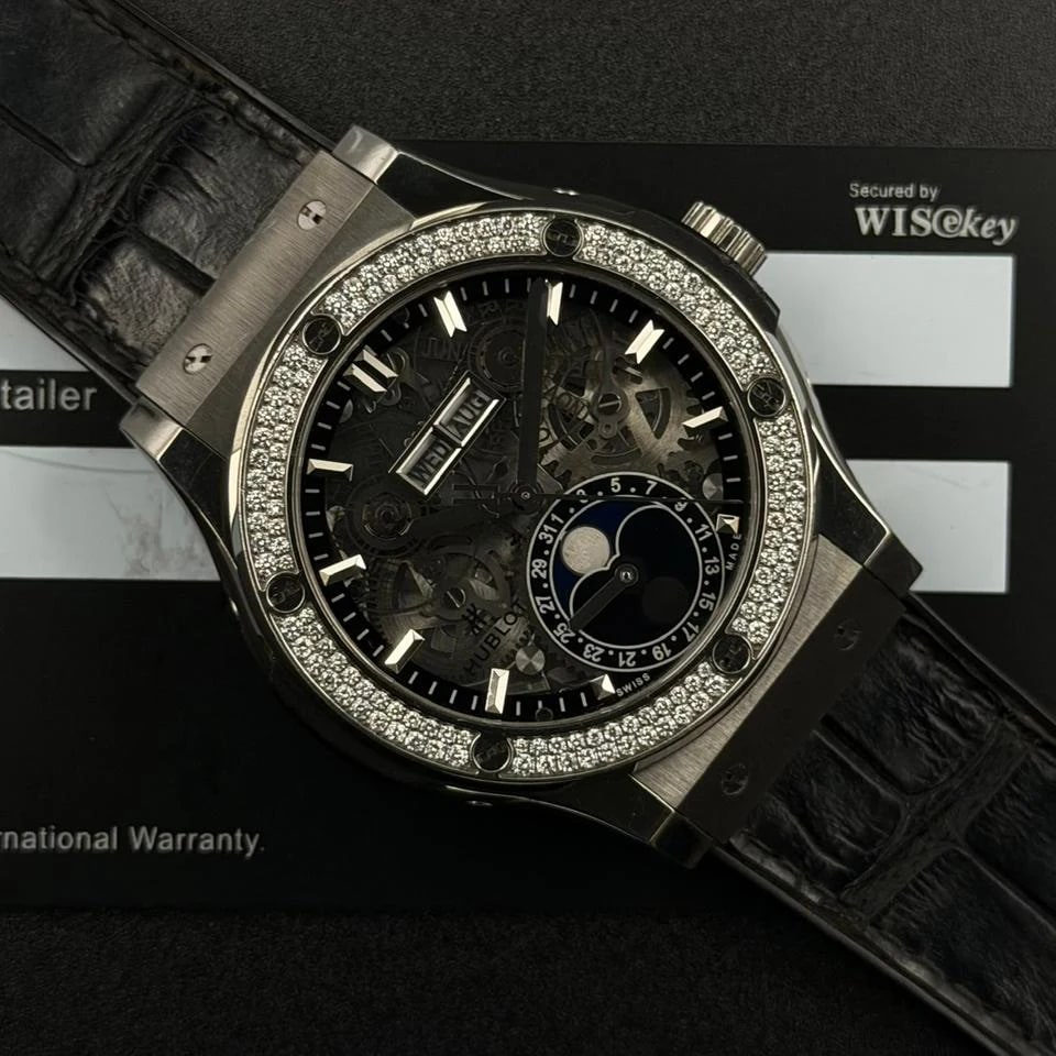 Hublot Classic Fusion Aerofusion Moonphase Titanium Diamanten 42mm 547.NX.0170.LR.1104 — 1 von 9